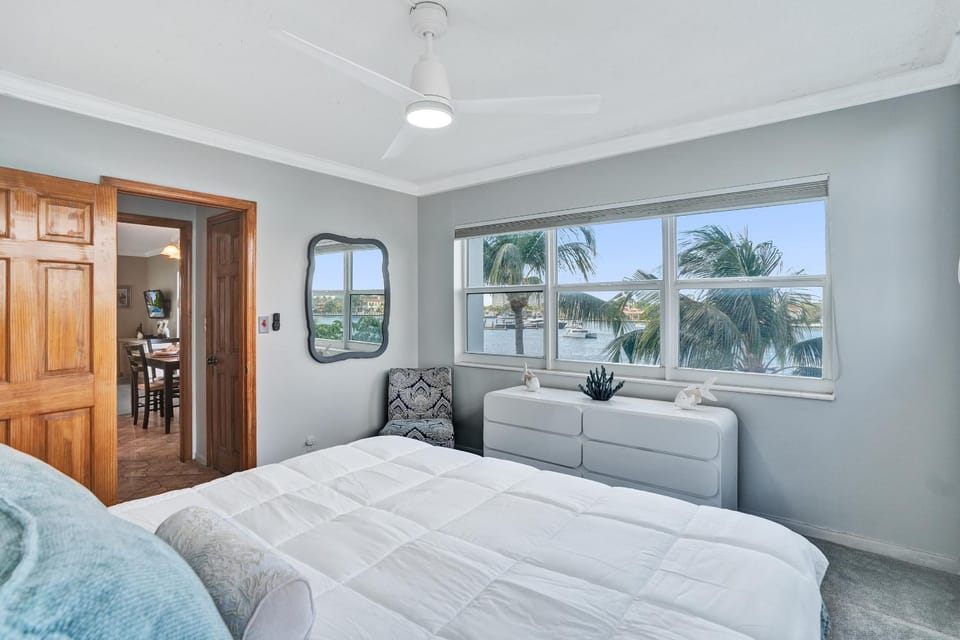Fort Lauderdale Waterfront Condo! Pool and Marina Views Apartment hotel in Fort Lauderdale