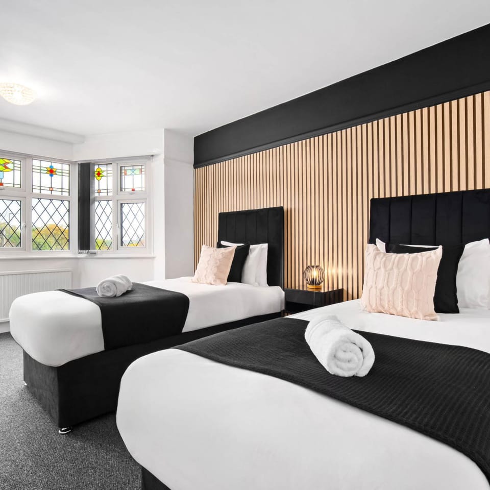 Photo of the whole room, Bedroom