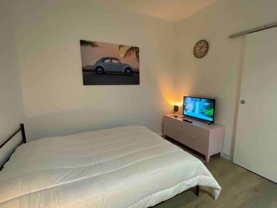 V1 lumineux studio plein centre - 5 min Golfech Apartment in Occitanie