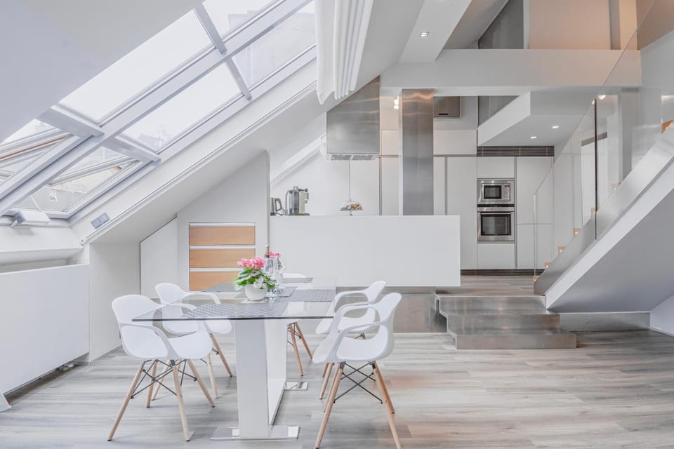 Kitchen or kitchenette, Seating area, Dining area, minibar, pet friendly