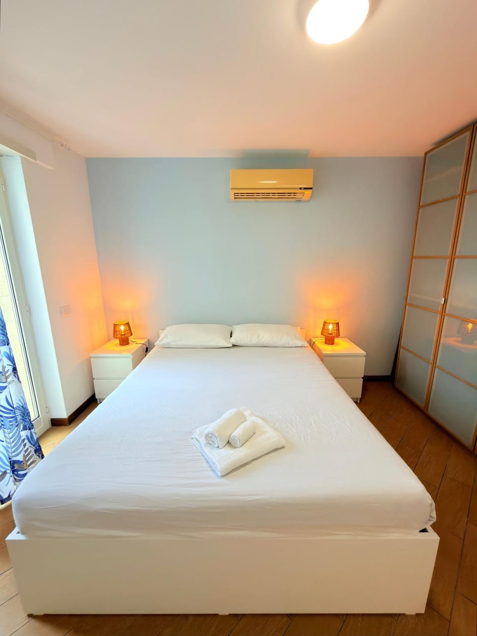 Bed, Photo of the whole room, Bedroom, wardrobe, air conditioner