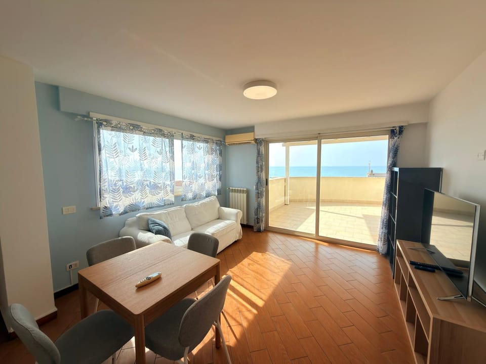 TV and multimedia, Living room, Photo of the whole room, Seating area, Dining area, Sea view