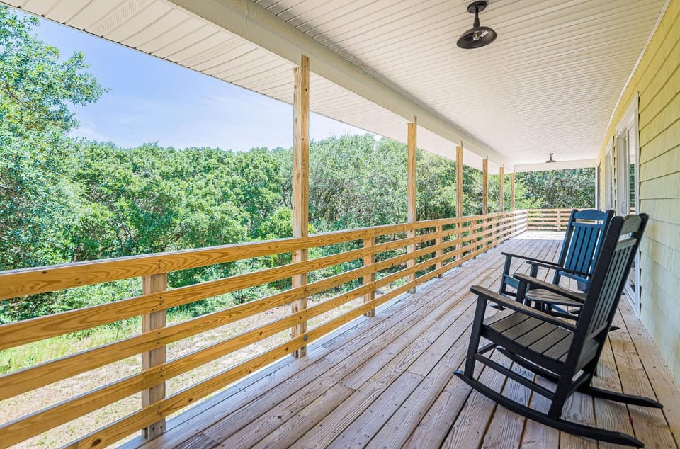 Beach Blessing - Southern Shores, 225 to Beach Access, Quiet Area, Hot Tub, Pets OK, Flex Stays House in Southern Shores