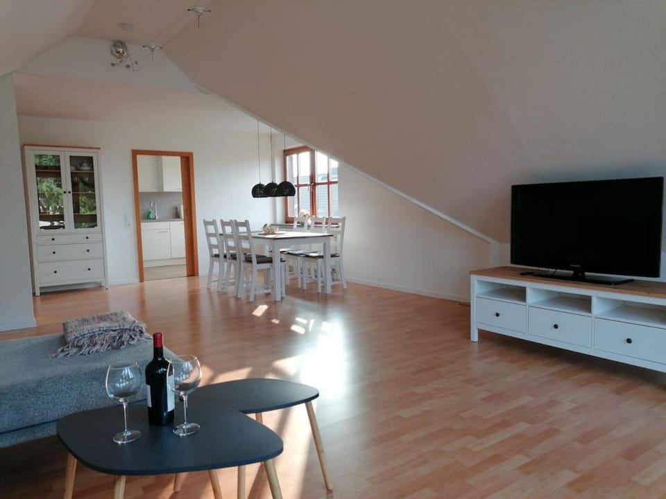 TV and multimedia, Dining area