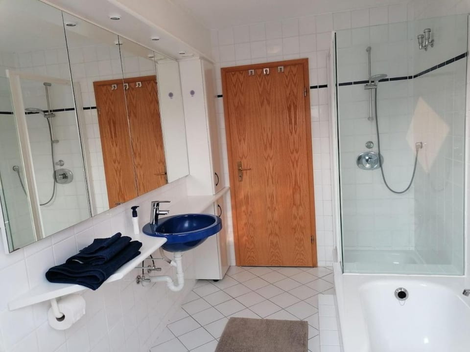 Shower, Bathroom, Bath, towels