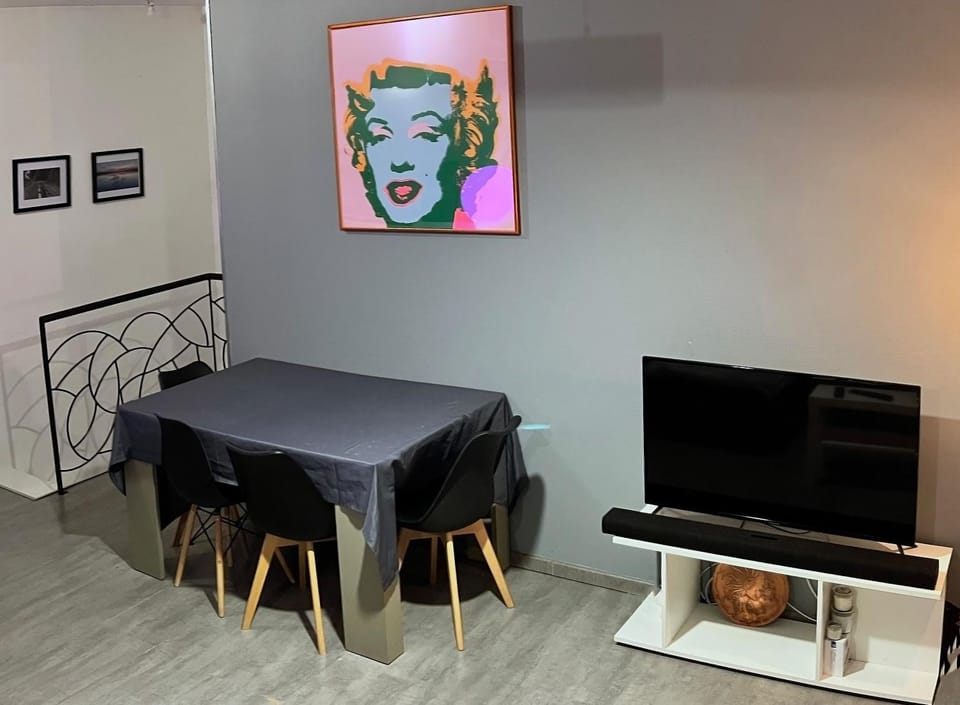 TV and multimedia, Dining area