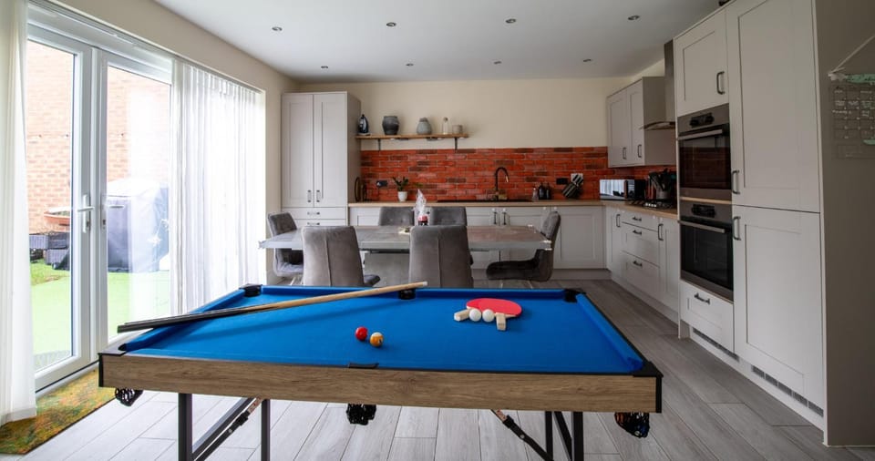 Billiard, Dining area