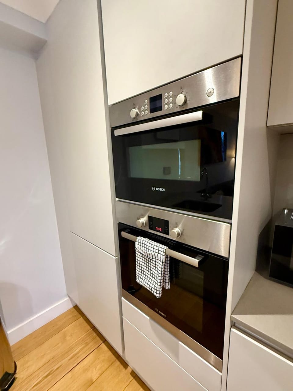 Perfect Getaway in Vibrant Neighbourhood Apartment in Brentford