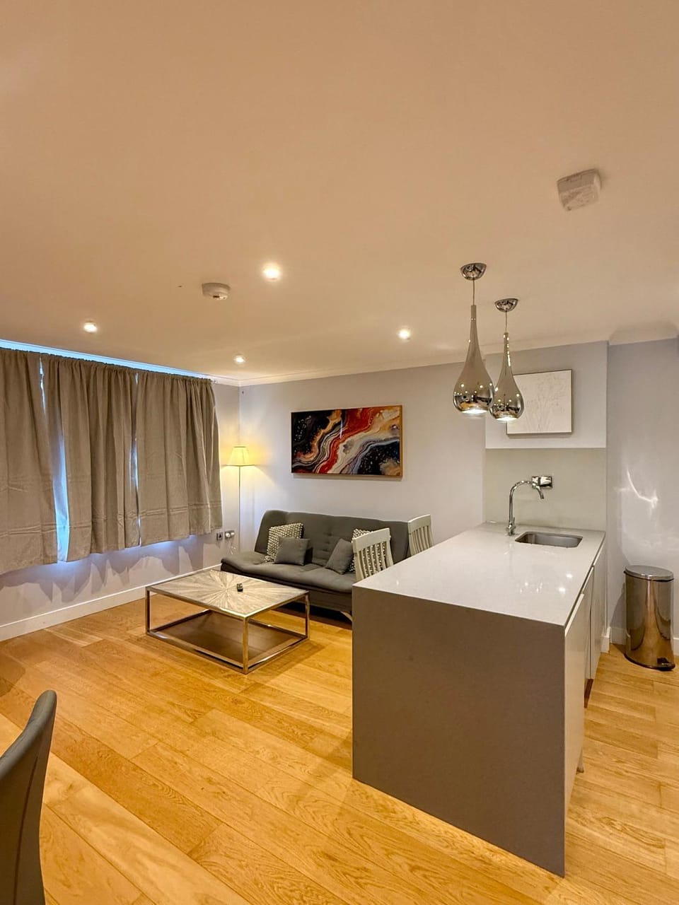 Perfect Getaway in Vibrant Neighbourhood Apartment in Brentford
