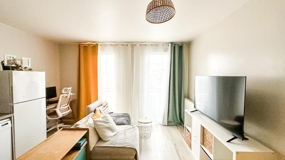 Le Scandi Mix - T3 lumineux, parking et ascenseur Apartment in Drancy