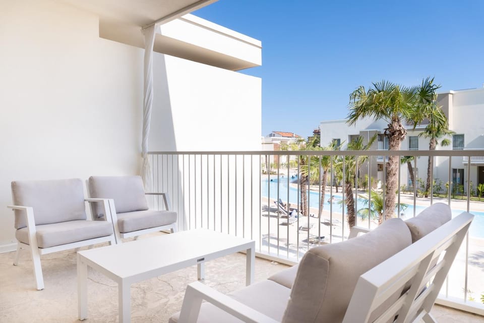 Balcony/Terrace, Pool view, Swimming pool