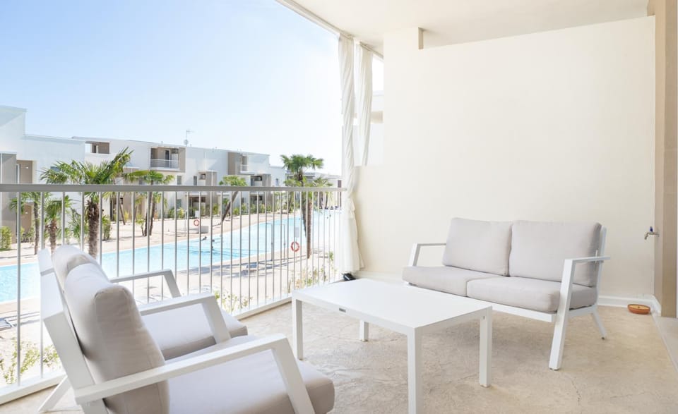 Balcony/Terrace, Pool view, Swimming pool