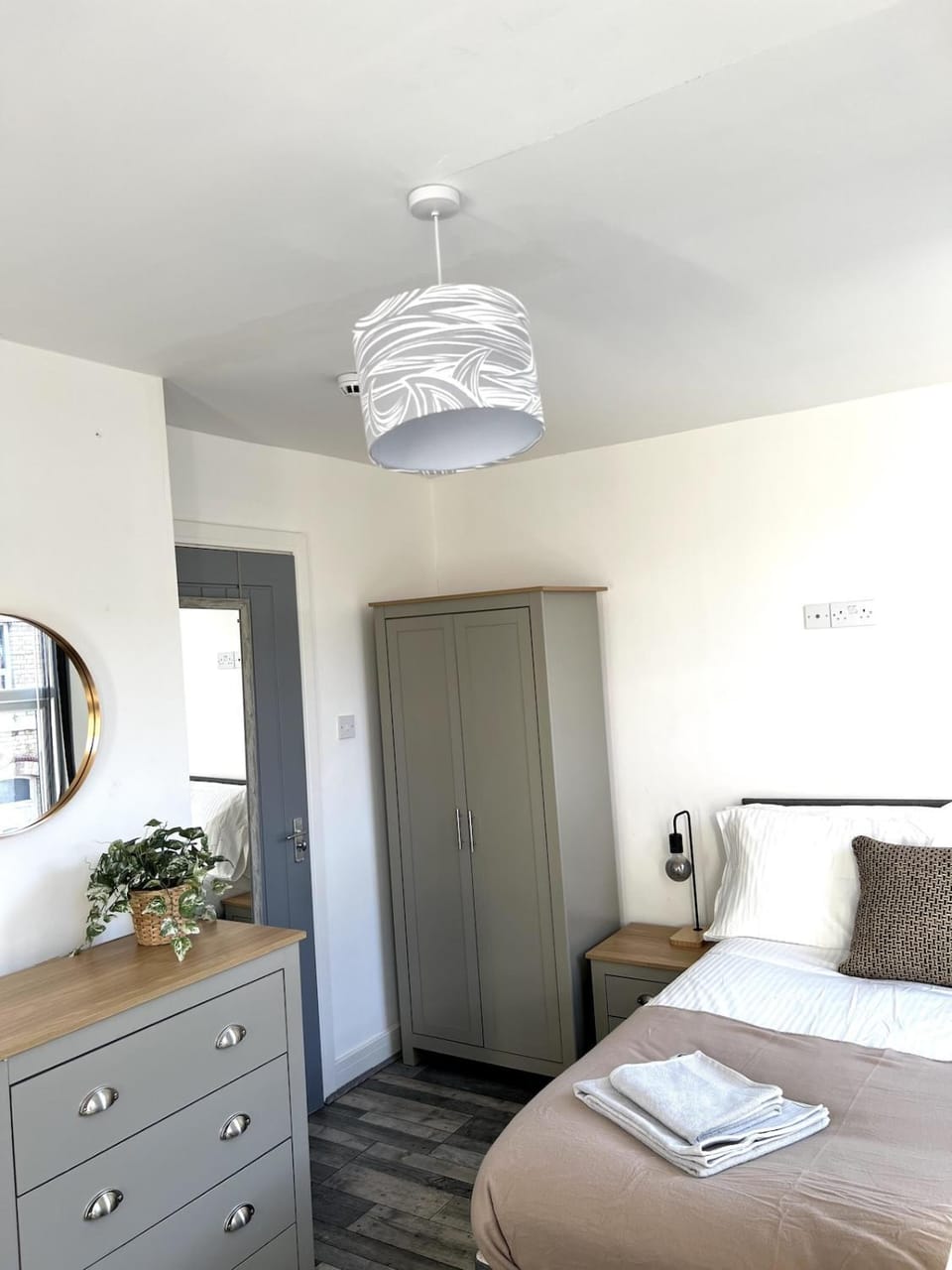 Contractors House - 10 Seperate Beds - FREE Parking House in Liverpool
