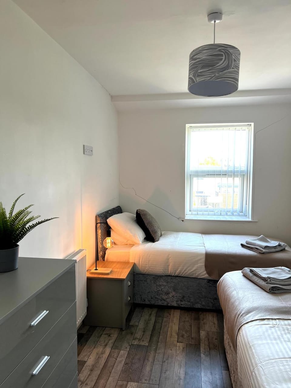 Contractors House - 10 Seperate Beds - FREE Parking House in Liverpool
