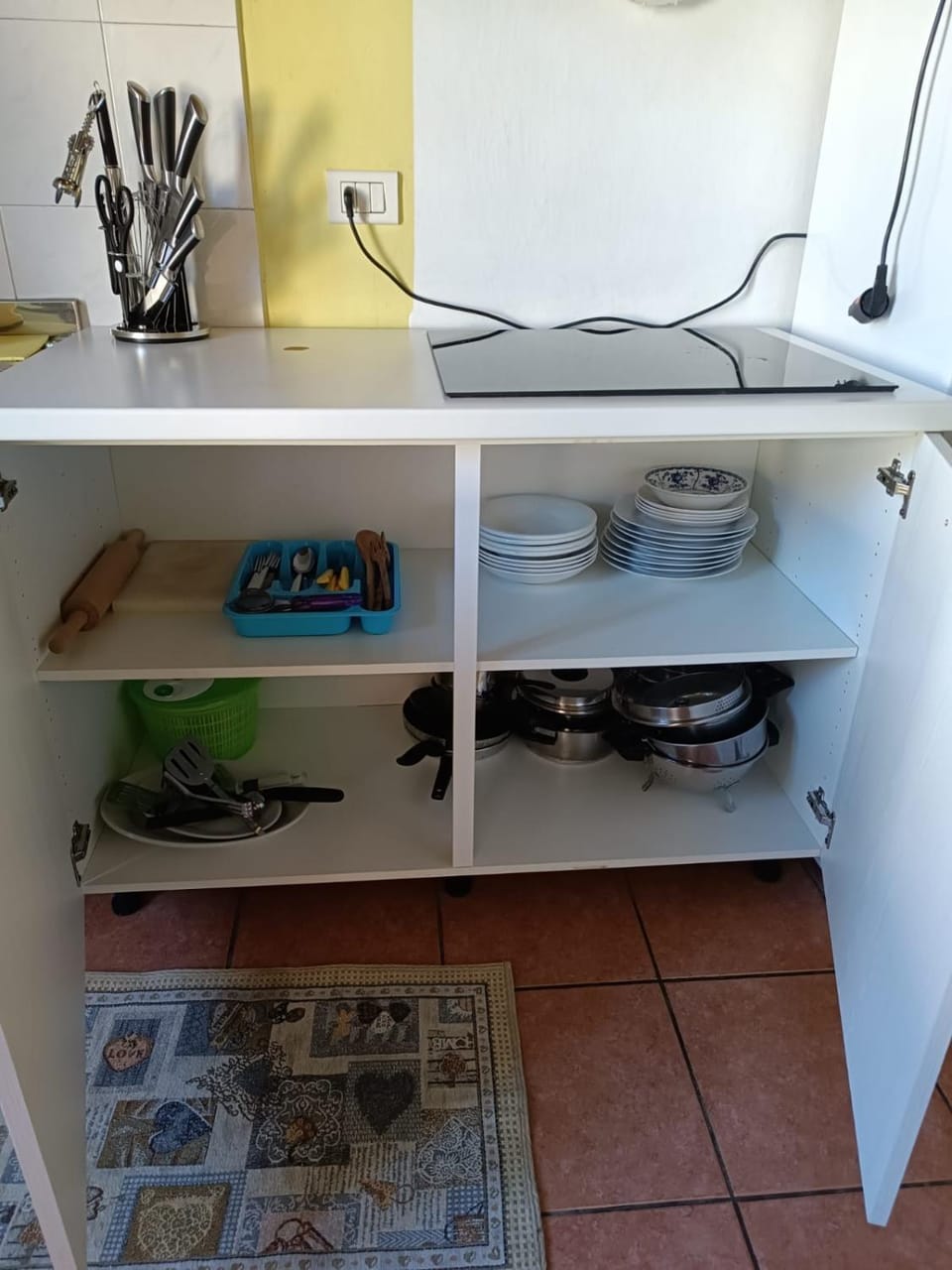 Kitchen or kitchenette, Lunch, stove, kitchen