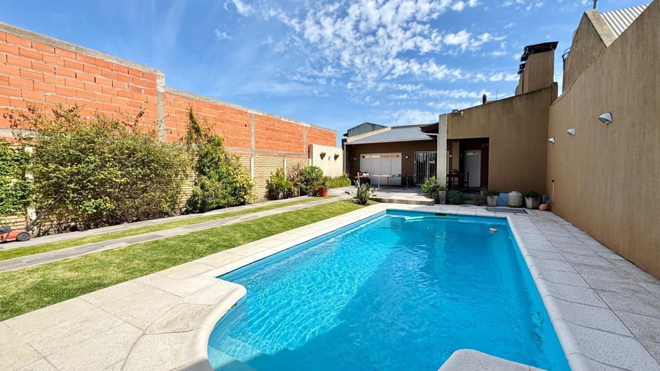 Casa con Pileta, Parrilla y Quincho x9 House in Necochea