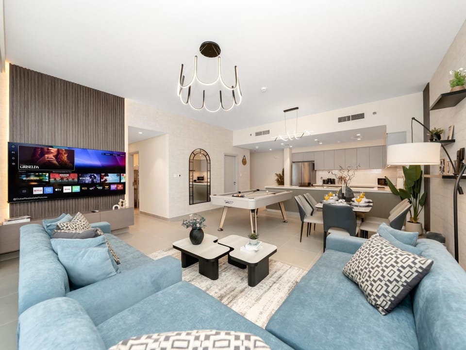 Billiard, TV and multimedia, Kitchen or kitchenette, Living room, Seating area, Dining area