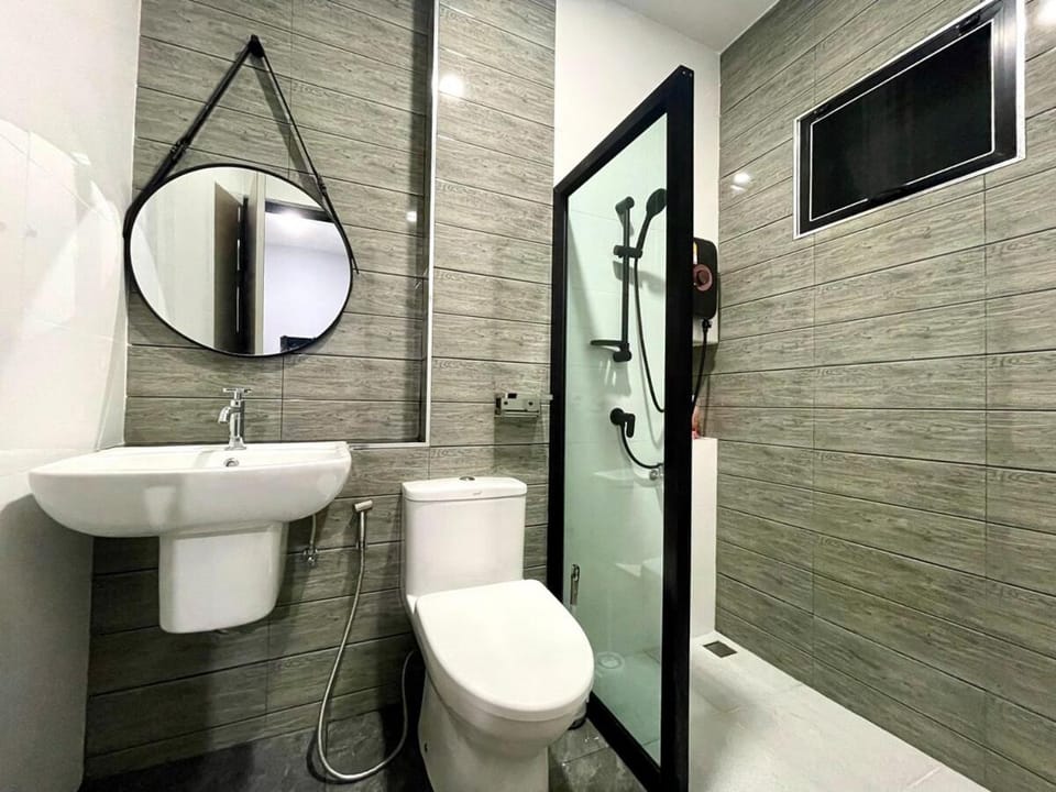 Shower, Toilet, Bathroom