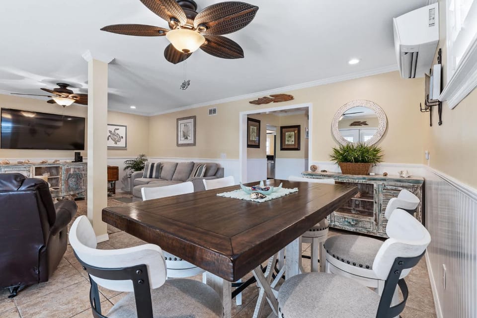 Florida Breeze l Hot Tub l Walkable House in Saint Augustine
