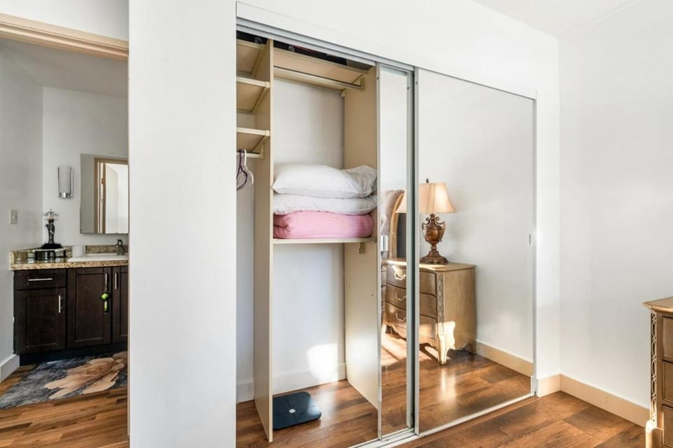Central Vancouver 1BR Close to Transit Apartment in Vancouver