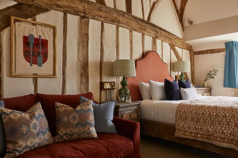 Bed, Seating area, Bedroom