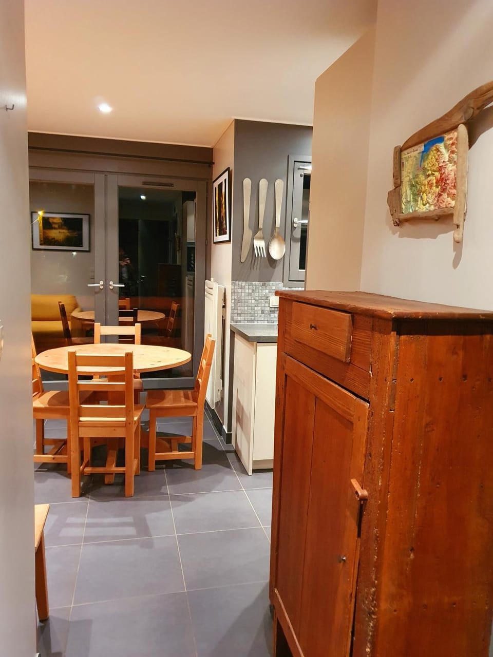 Property building, Kitchen or kitchenette, Living room