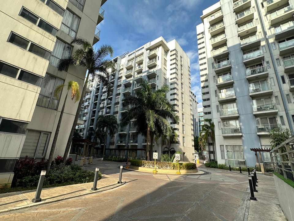 Property building, Street view, Location