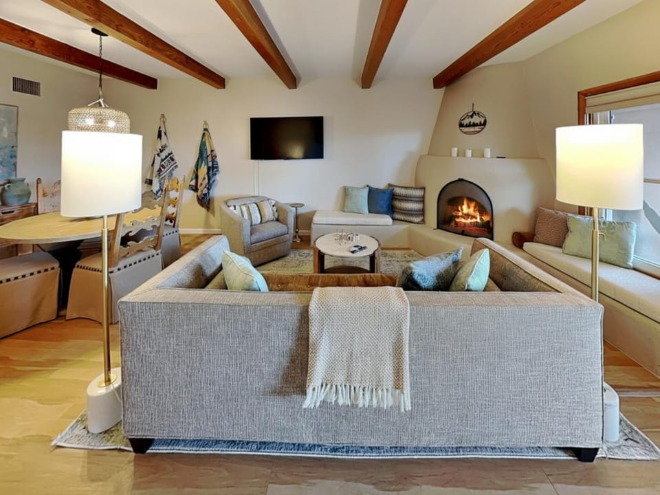 TV and multimedia, Living room, Seating area, fireplace, furniture