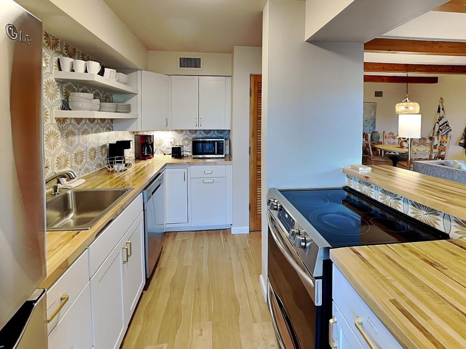 Kitchen or kitchenette, microwave, stove, air conditioner