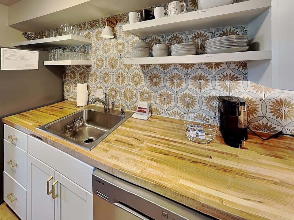 Kitchen or kitchenette, kitchen