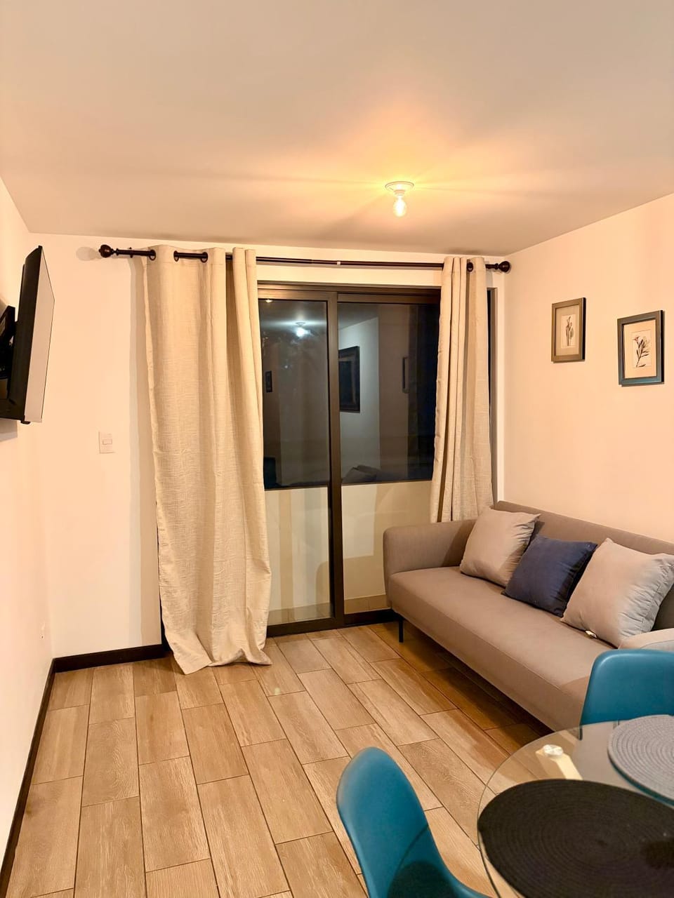 TV and multimedia, Living room, Seating area