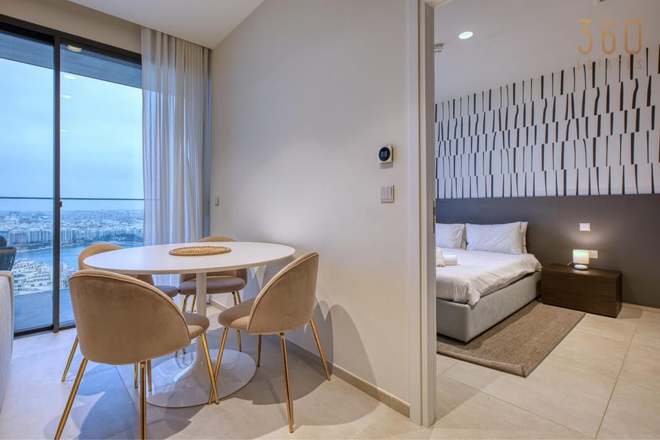 Bed, Living room, Photo of the whole room, Seating area, Dining area, Bedroom