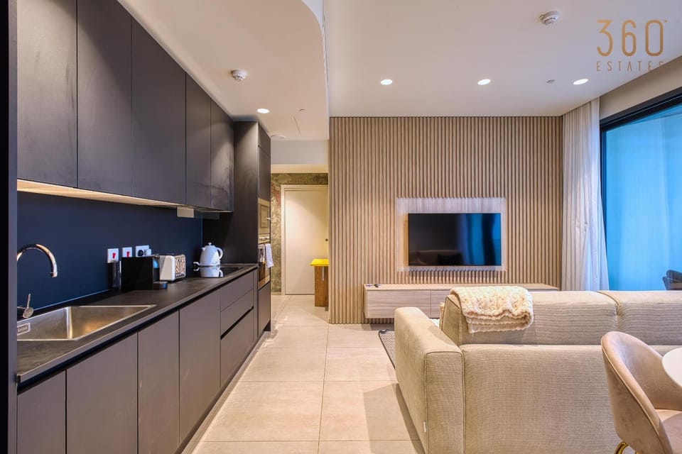 TV and multimedia, Coffee/tea facilities, Kitchen or kitchenette, Living room, Seating area, minibar