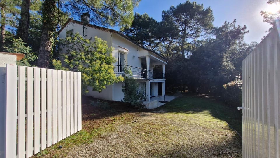 Property building, Day, Garden, Garden view