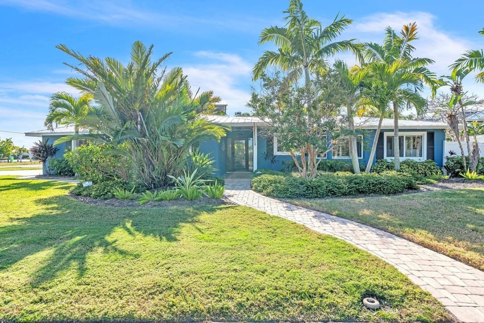 Palms By The Bay home House in Holmes Beach