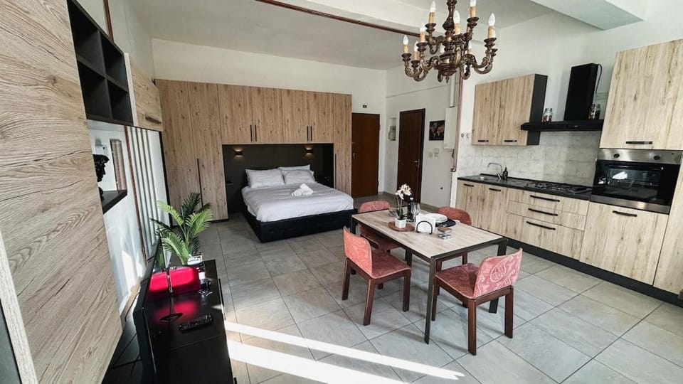 Bed, Kitchen or kitchenette, Living room, Dining area, Bedroom