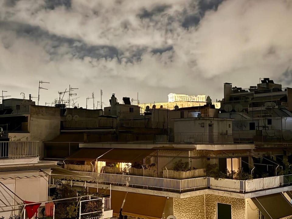 Luxury Retreat with Iconic Acropolis View Koukaki Apartment in Athens
