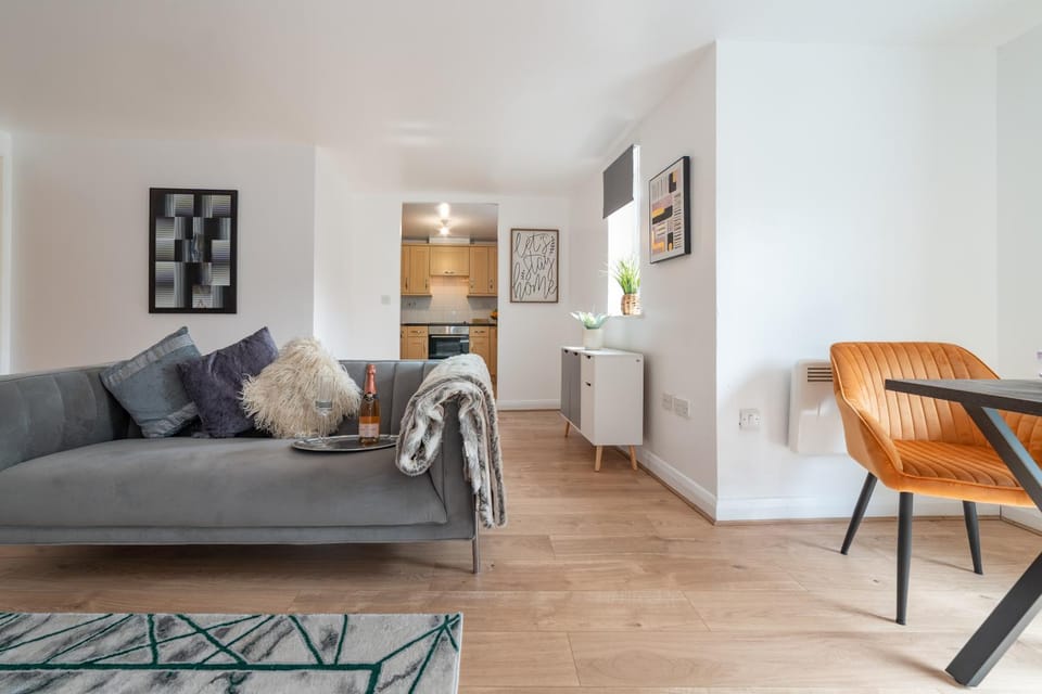 Stylish 2-Bed Manning Gardens Apartment in Croydon