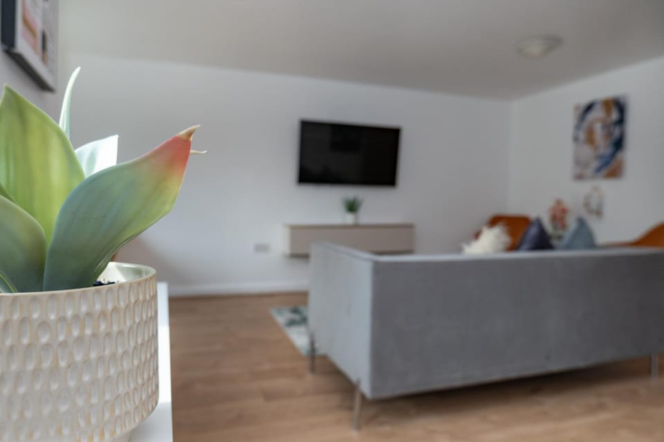 Stylish 2-Bed Manning Gardens Apartment in Croydon
