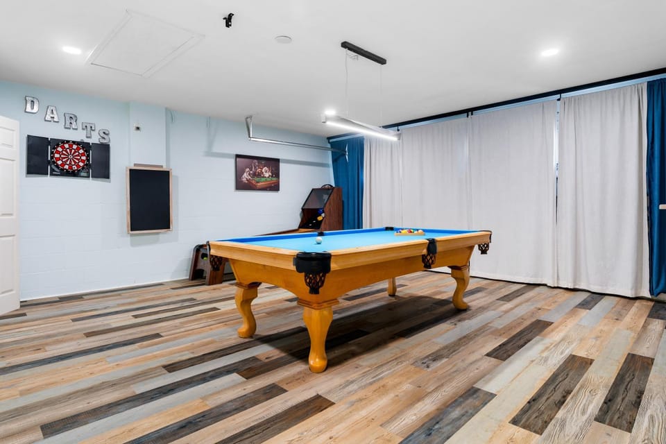 Billiard, Game Room