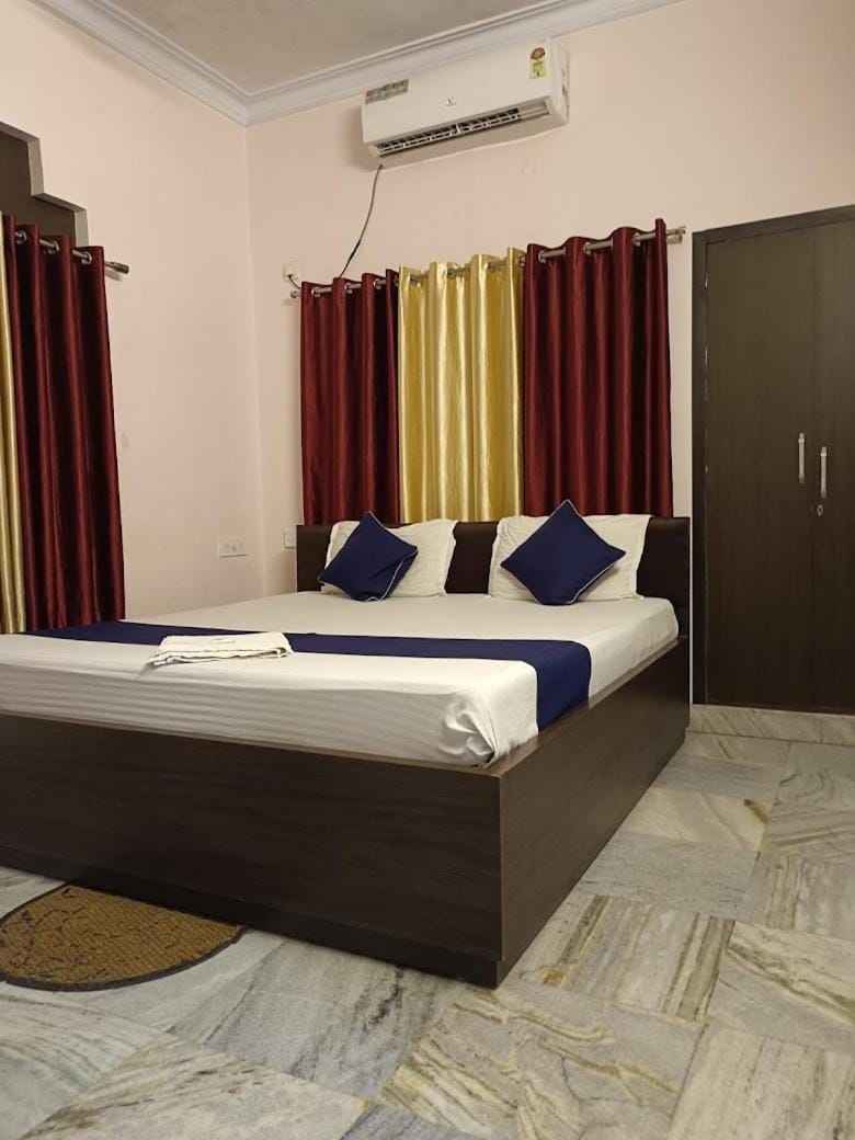 ADRIJA Ck 140 Saltlake SEC-ll Hotel in Kolkata