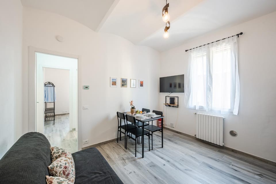 TV and multimedia, Living room, Seating area, Dining area, heating, internet, air conditioner