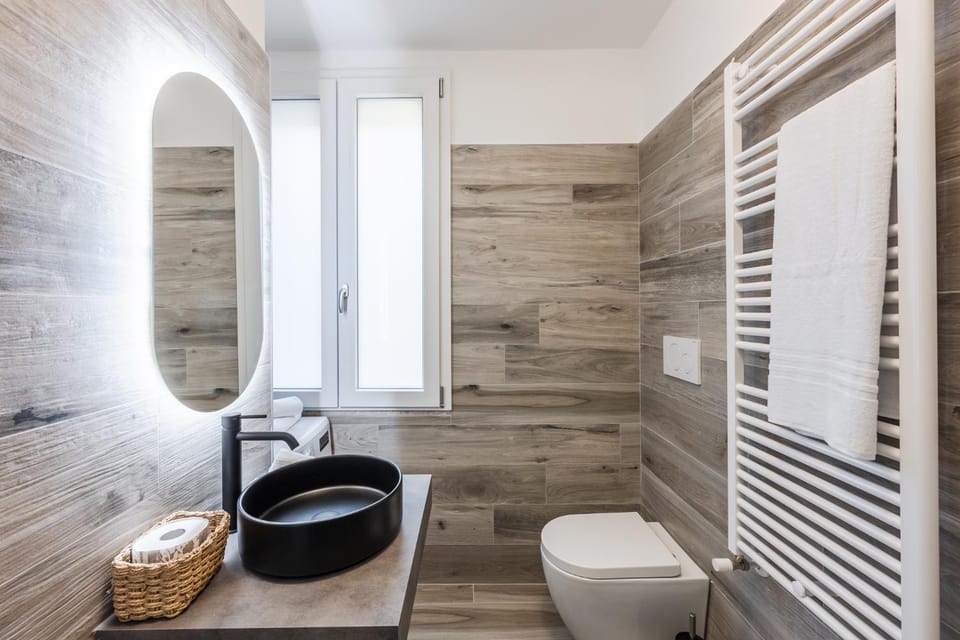 Shower, Toilet, Bathroom, bidet, hair dryier, heating, internet, towels, washing machine