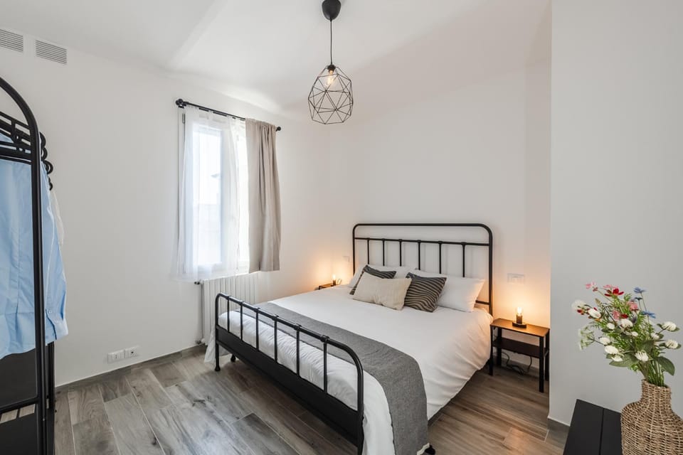 Bed, Photo of the whole room, Bedroom, heating, internet, air conditioner