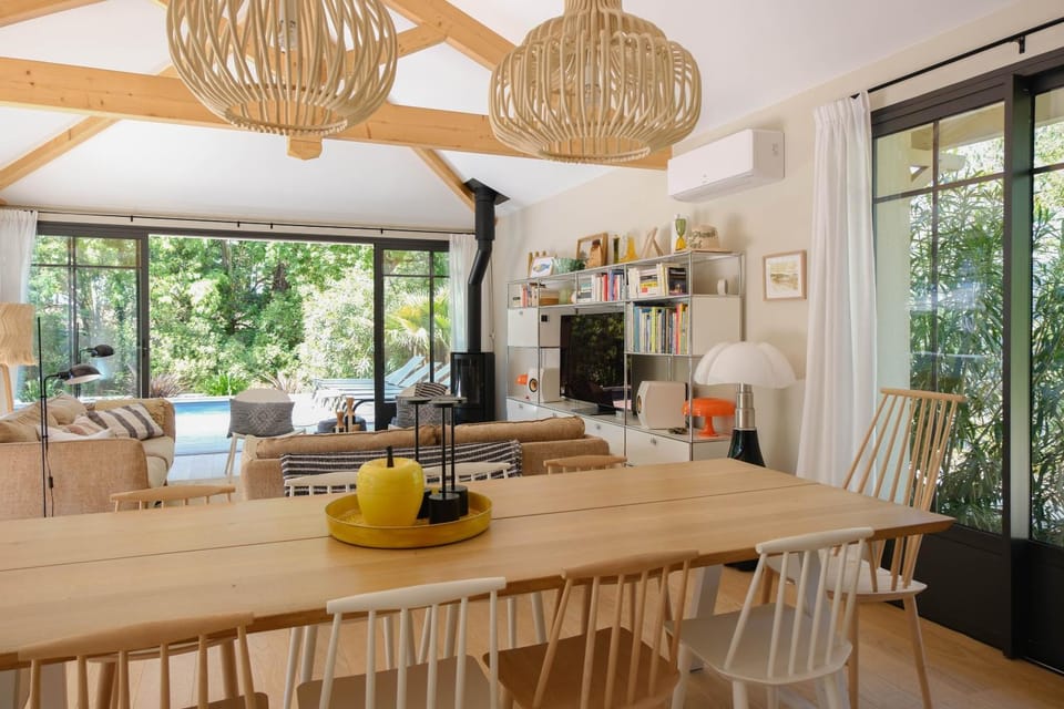 Communal lounge/ TV room, Living room, Seating area, Dining area