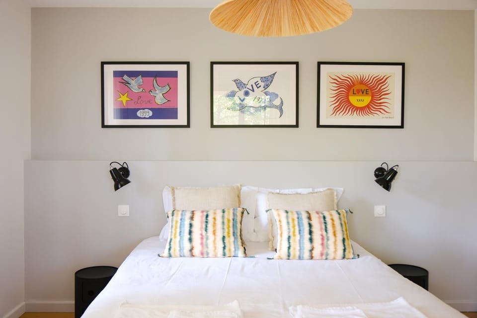 Photo of the whole room, Bedroom