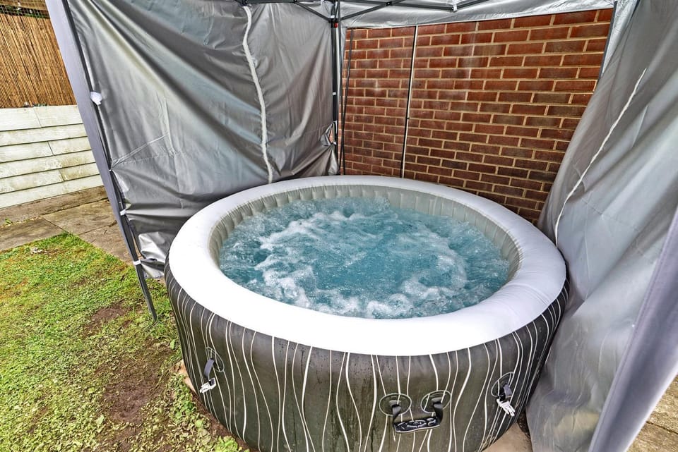 Open Mind Property- 6BRHome, HotTub & Free Parking House in Fareham District