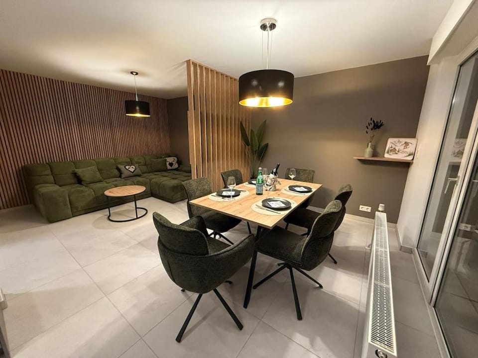 Seating area, Food