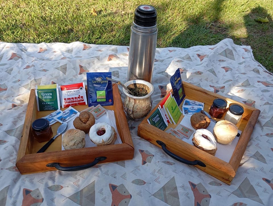 Coffee/tea facilities, Food and drinks, Breakfast