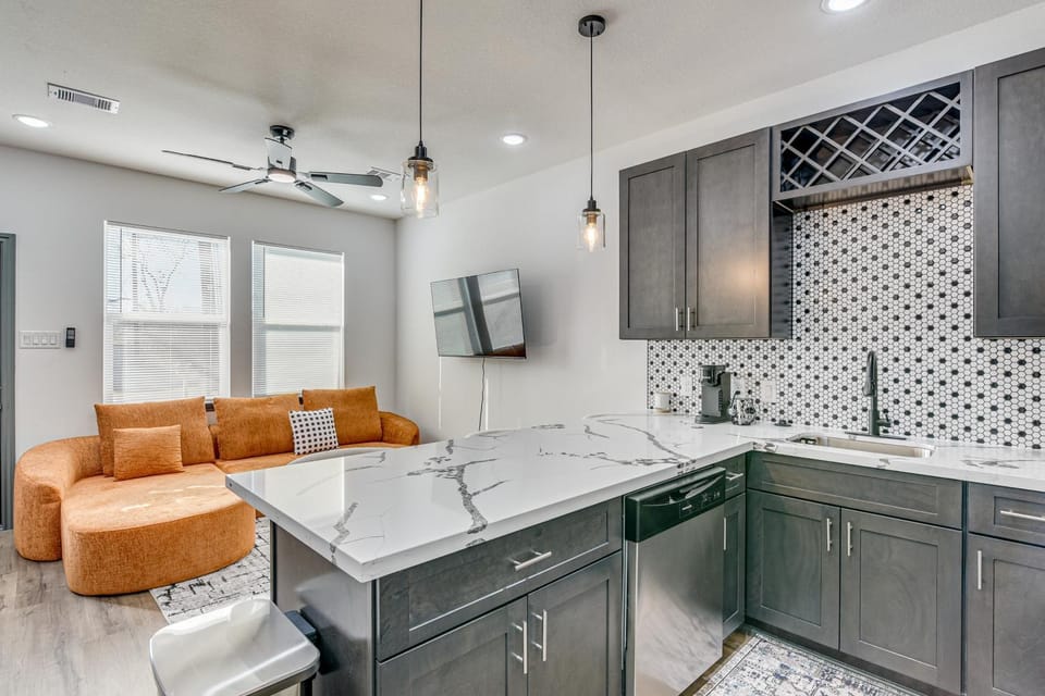 Sleek, Convenient New-Build 8 Mi to Dtwn Houston! House in Houston